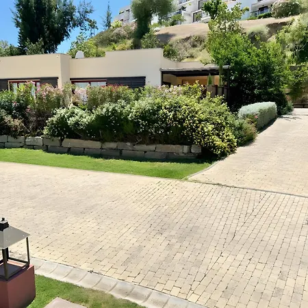 With Private Pool Vakantiehuis Estepona