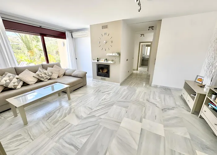 With Private Pool Εστεπόνα