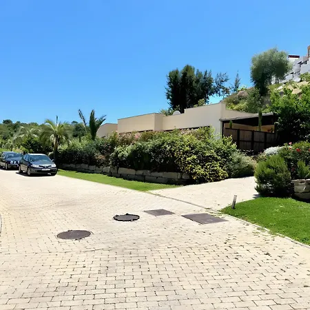 With Private Pool Будинок відпочинку Естепона