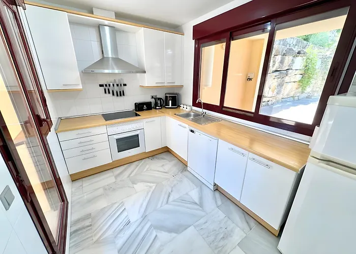 With Private Pool * Естепона