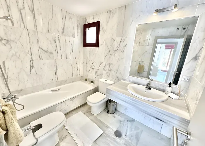 With Private Pool Будинок відпочинку